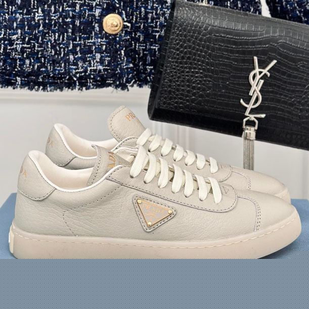 Pra*a casual shoes